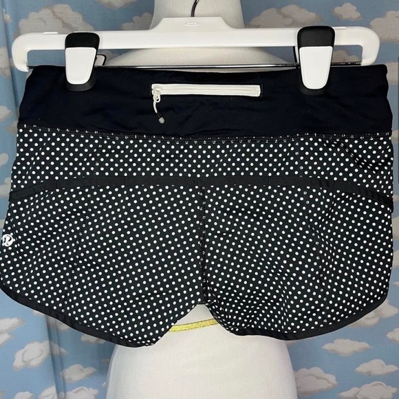 Lululemon speed up shorts 2.5” inseam - black with white polka dots - Picture 3 of 8